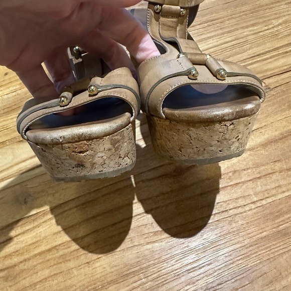 Jimmy Choo Women’s Pilar T-strap Leather Cork Wedge Tan Leather Platform - Picture 11 of 13